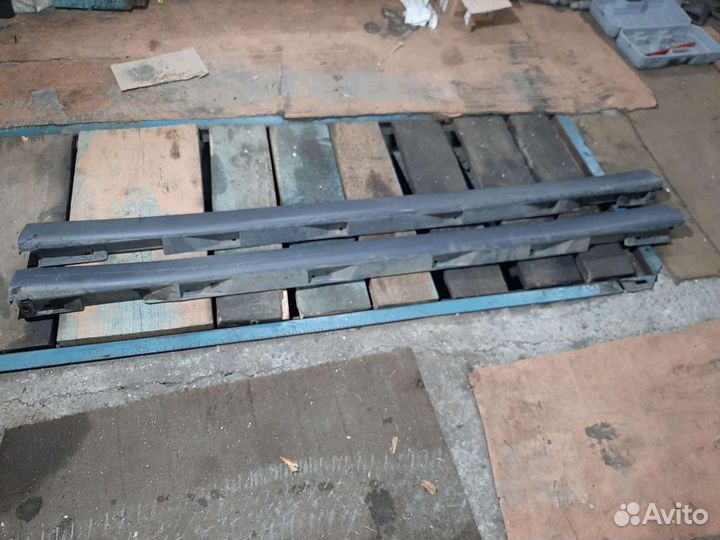 Пласьиковые накладки на пороги