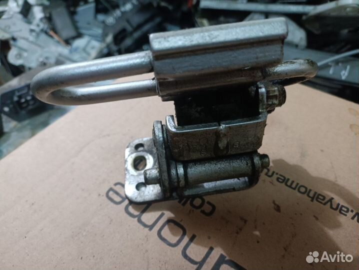 Петли задней правой двери Volkswagen Passat B5+