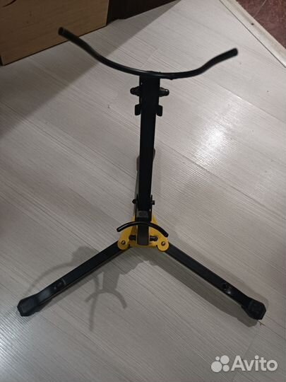 Стойка для саксофона DS530BB