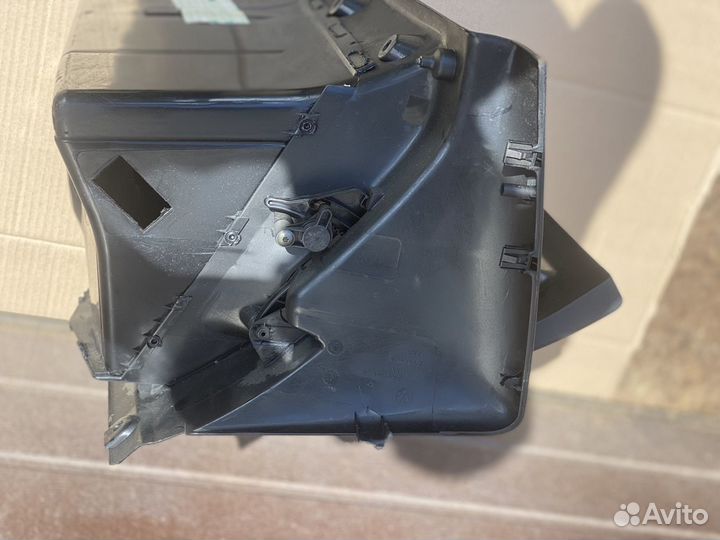 Бардачок Volkswagen Golf 4
