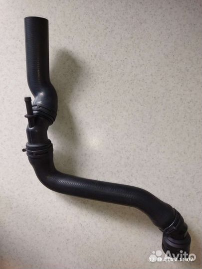 Патрубок системы охлаждения Skoda Octavia Tour 1,6