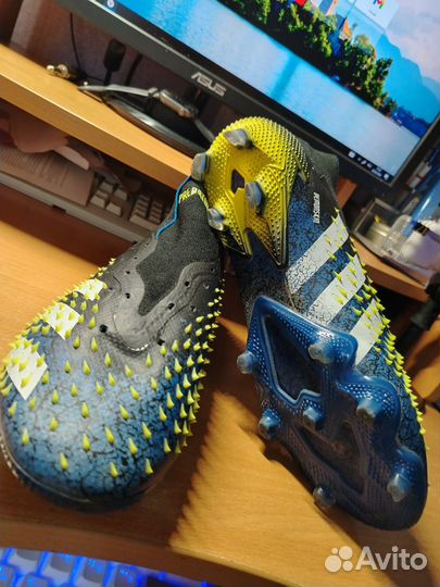 Футбольные бутсы Adidas predator