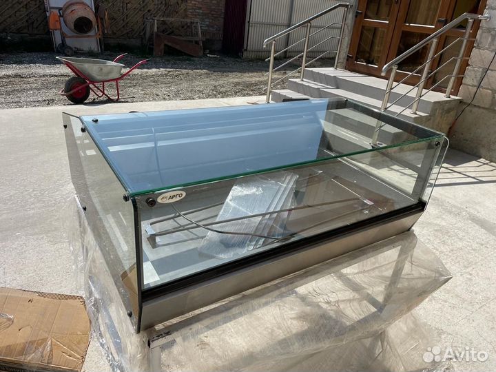 Холодильник, тепловая витринаи холодильник