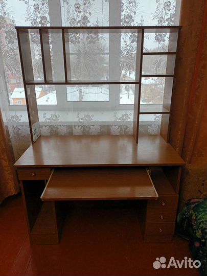 Компьютерный стол