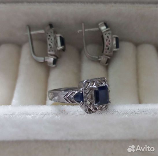 Серебряные серьги с сапфирами