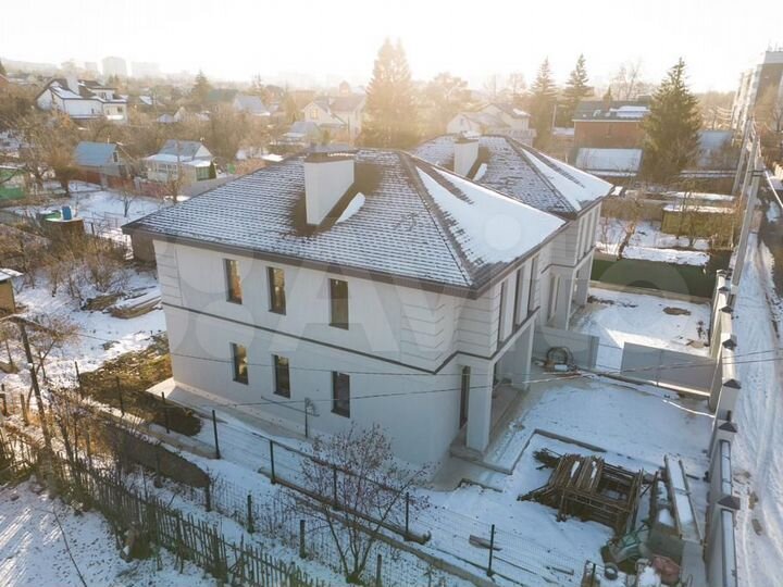 Дом 170 м² на участке 4,9 сот.