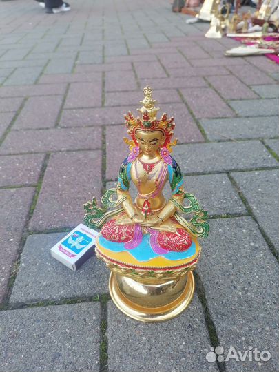 Зелёная тара покрыта сусальным золотом