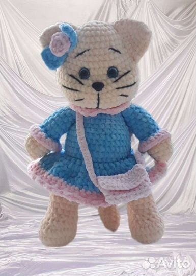 Кошечка - игрушка плюшевая, вязаная, ручной работы
