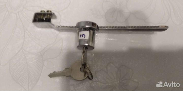 Замок мебельный, реечный для витрин