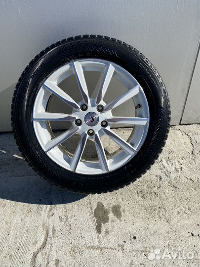 Nokian Tyres Hakkapeliitta 8 215/55 R17