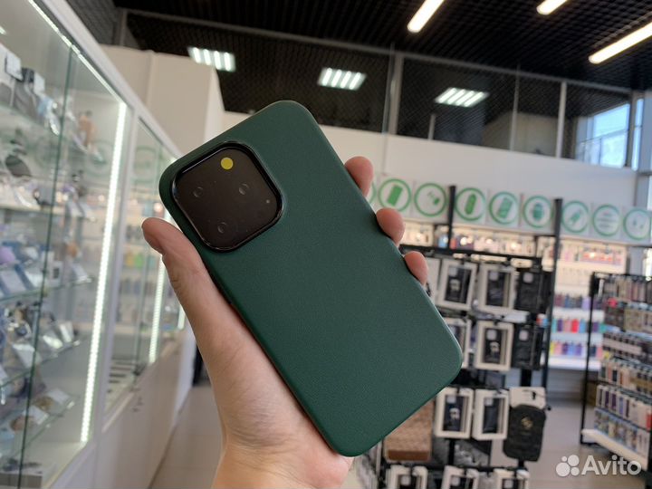 Чехол кожаный с MagSafe для iPhone