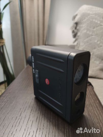 Лазерный дальномер leica
