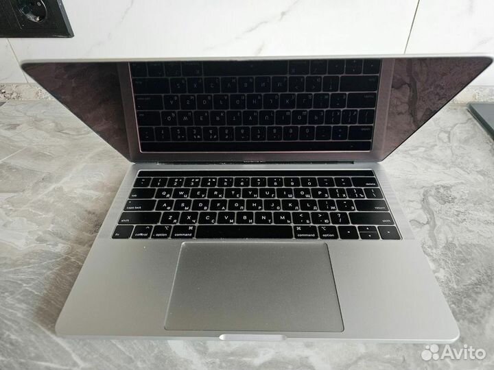 Macbook pro 13 2018 touch bar 8Gb
