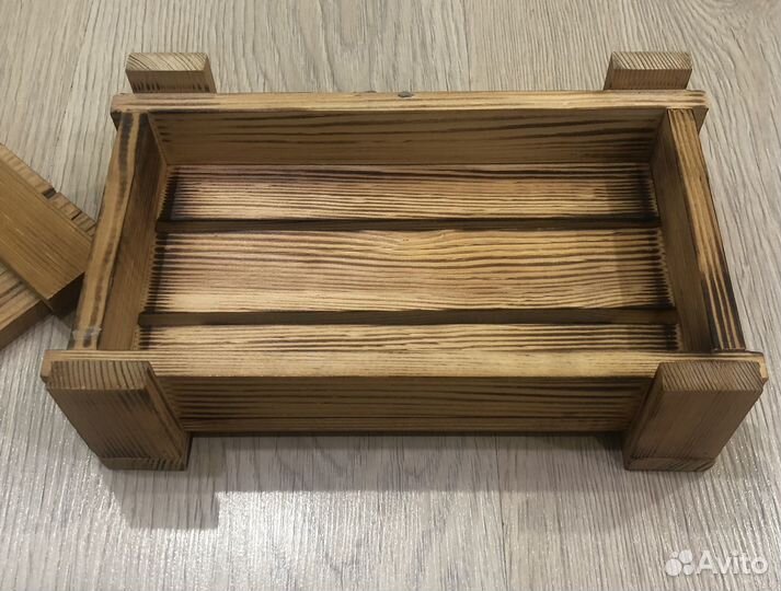 Деревянная шкатулка