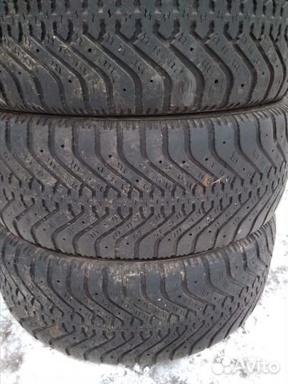 Goodyear UltraGrip 500 215/55 R17 94T
