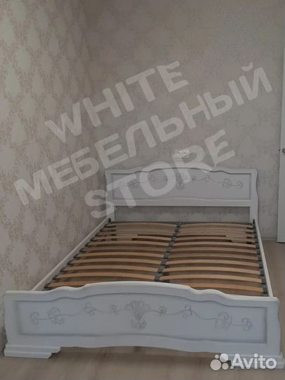 Кровать массив