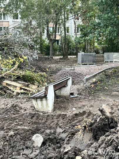 Отдам бесплатно карусель и скамейки