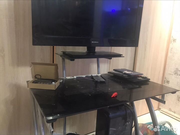 Стеклянный компьютерный стол стекло