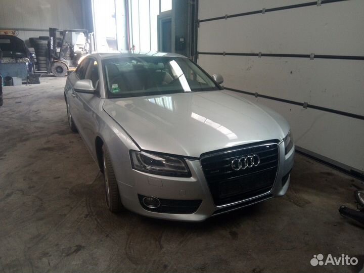 Петля капота правая для Audi A5 8T 8T0823302B