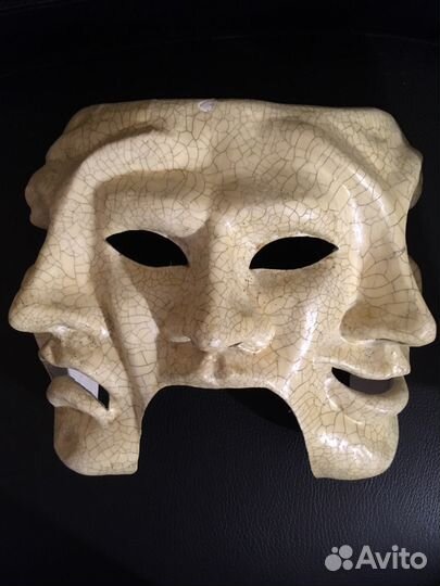 Венецианская маска из папье-маше