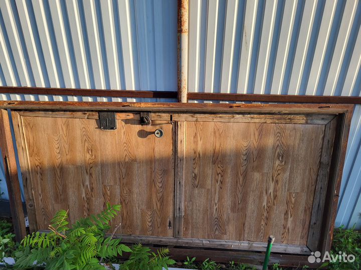 Дверь металлическая с замками и с коробом 204х97см