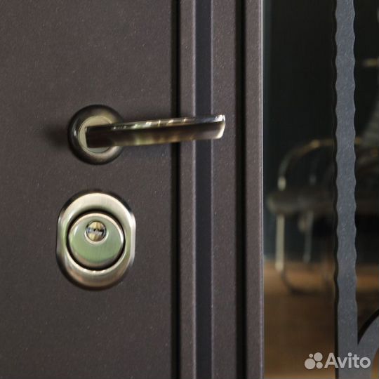 Дверь Аляска с окном терморазрыв