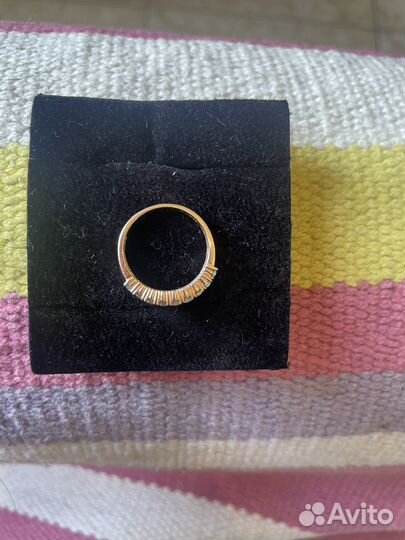 Ювелирные изделия из золота с бриллиантами