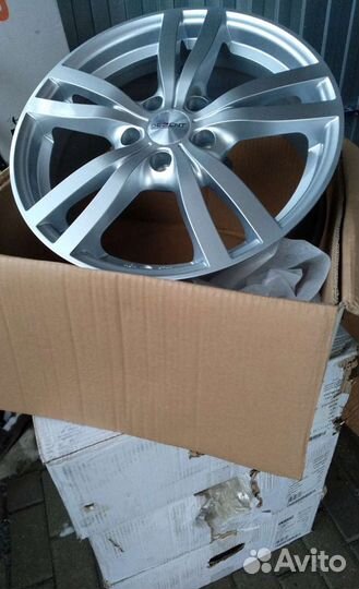 Литьё новое Dezent r-17 (5x112) 4 шт