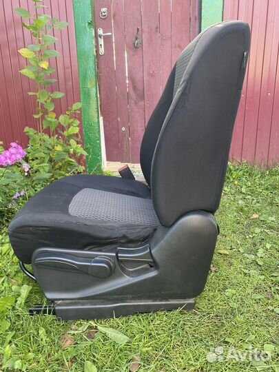 Кресло водительское на Nissan X-Treil