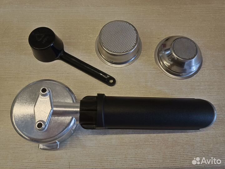 Новая рожковая кофеварка DeLonghi EC190