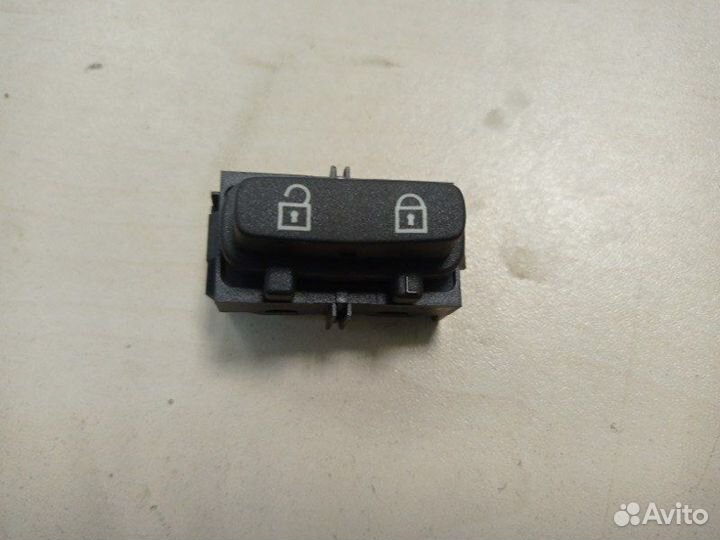 Кнопка центрального замка передняя левая Volvo S80