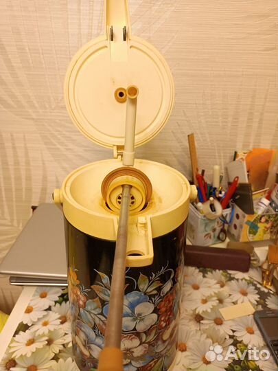 Термос с помпой 2 л крышка и дно снимается.Торг