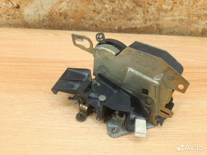 Замок двери BMW Е36 Перед Лево