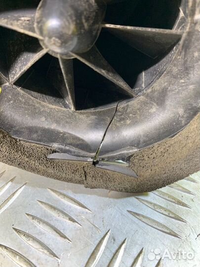 Корпус воздушного фильтра Toyota Hilux (2015-2021)