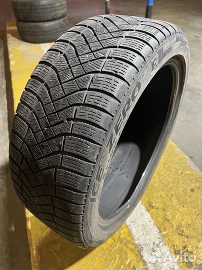 Pirelli Ice Zero 225/45 R19