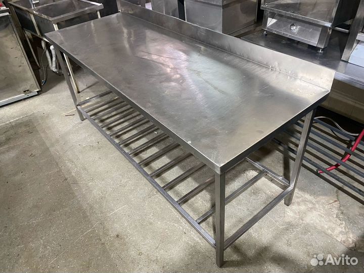 Стол нейтральный с полкой решеткой 2000*700*870мм