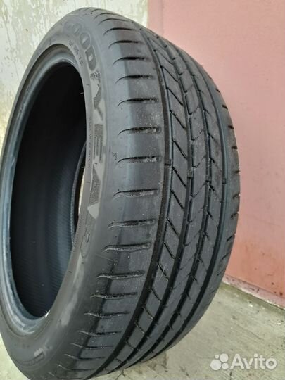 Goodyear EfficientGrip 235/45 R19