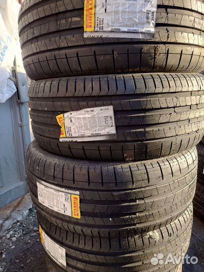 Pirelli P Zero PZ4 285/40 R23 107Y