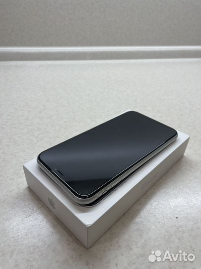 Телефон iPhone XR