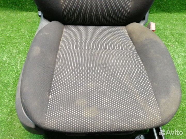 Сиденье переднее правое Ford Focus 2 2008-2011