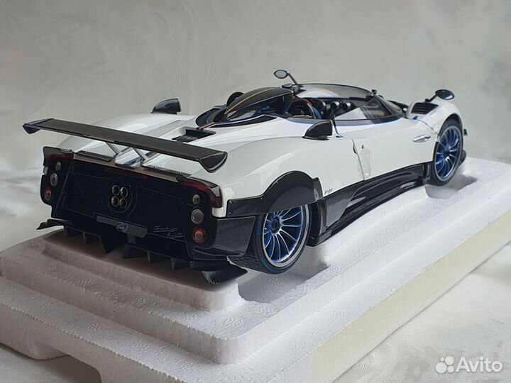 Pagani Zonda HP Barchetta 1/18