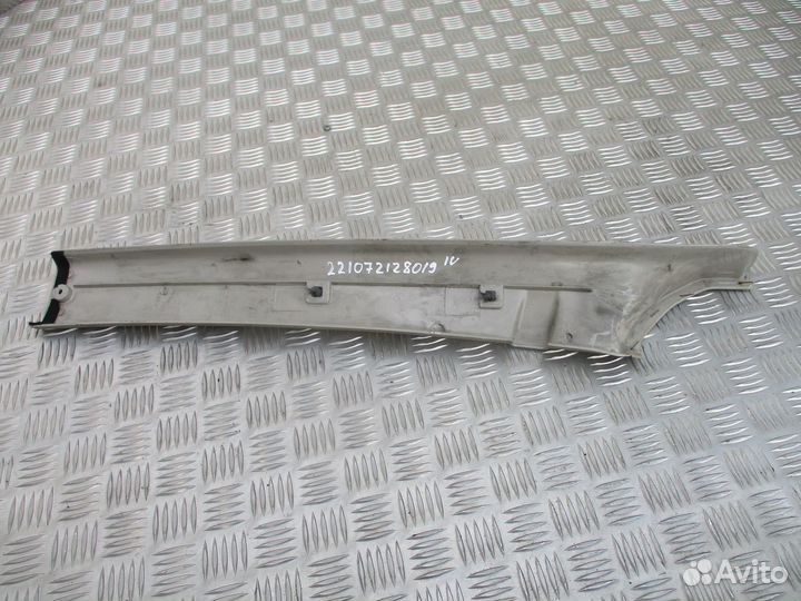 Накладка стойки кабины лобового стекла правая Ivec