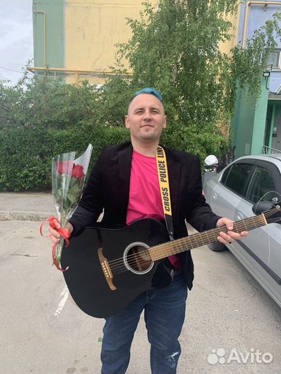 Музыкальный курьер (поющий гитарист)