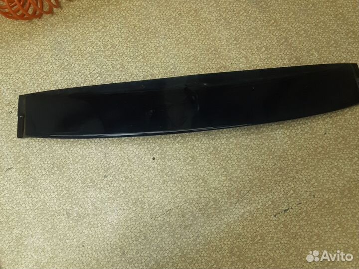 Ветровик на крышку багажника Приора