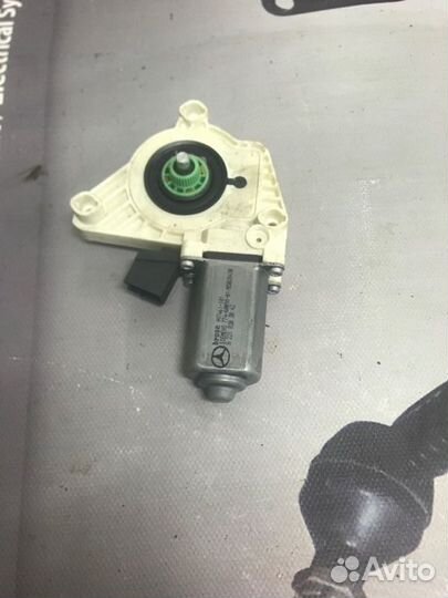 Мотор стеклоподъемника передний правый Mercedes S