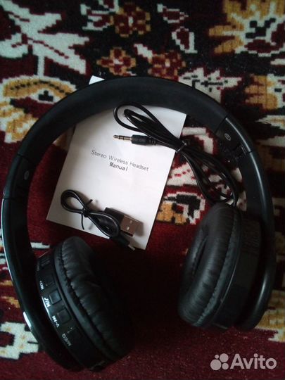 Беспроводные стерео наушники с микрофоном новые