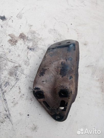 Кронштейн Daewoo Nexia 100 F16D3 2008