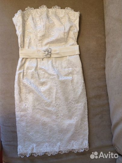 Белое платье