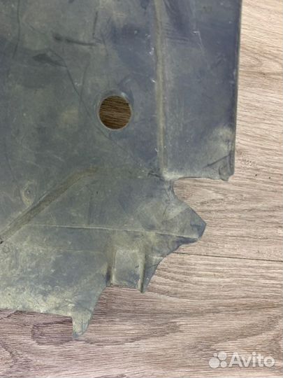 Подкрылок передний левый Opel Vivaro