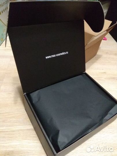 Косметичка Mac и подарочная коробка Mac